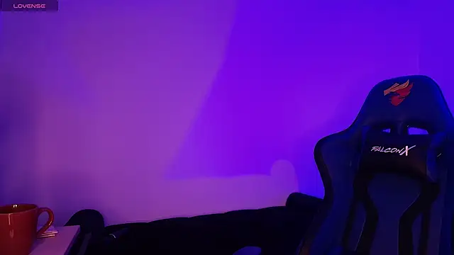 Nicolwhitee online show from March 27, 2026, 12:05 pm