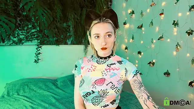 Kira  Cutie online show from May 4, 2026, 8:49 pm