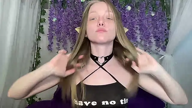 Snapshot of ElfGirlAna chatting on May 11, 2026, 2:45 pm ElfGirlAna online show from May 11, 2026, 2:45 pm