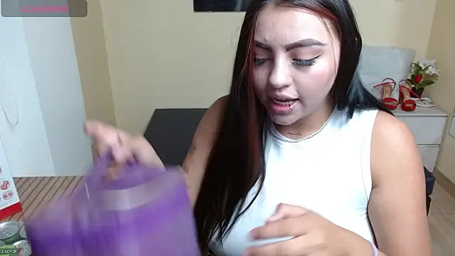 Miley Clarck online show from April 3, 2026, 2:04 pm