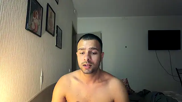 Snapshot of Daniel_ice chatting on July 15, 2026, 6:35 pm Daniel ice online show from July 15, 2026, 6:35 pm