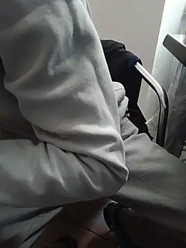 Snapshot of Skinboy06 chatting on March 31, 2026, 10:48 am Skinboy06 online show from March 31, 2026, 10:48 am