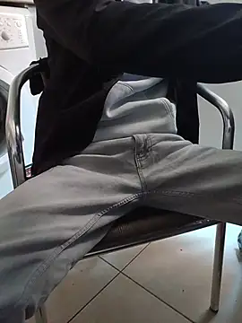 Snapshot of Skinboy06 chatting on April 1, 2026, 3:42 pm Skinboy06 online show from April 1, 2026, 3:42 pm