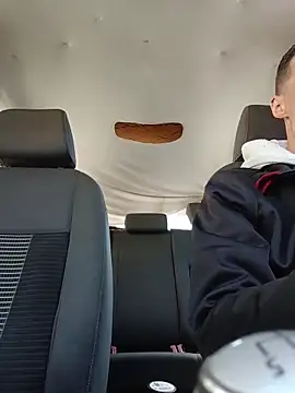 Snapshot of Skinboy06 chatting on April 16, 2026, 10:05 am Skinboy06 online show from April 16, 2026, 10:05 am