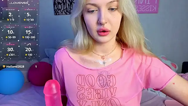 BlondieSummer online show from June 12, 2026, 6:18 pm