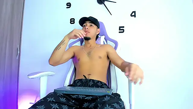 Snapshot of victor_ospina chatting on March 25, 2026, 4:57 pm victor ospina online show from March 25, 2026, 4:57 pm