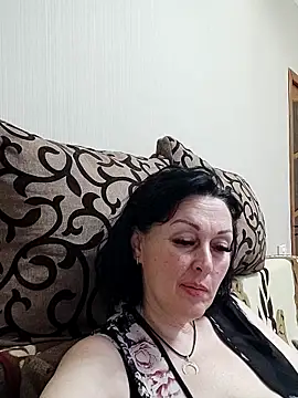 HelgaDennis online show from June 5, 2026, 7:52 pm
