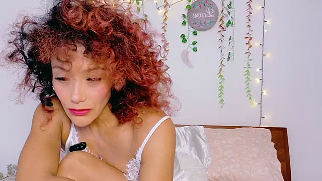 Ajua  Uva online show from March 27, 2026, 2:28 am