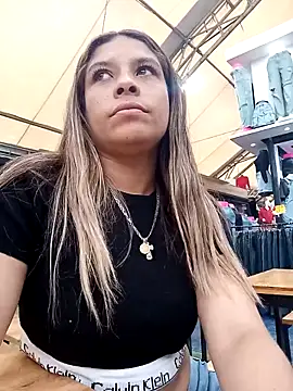 alanna6950 online show from April 4, 2026, 5:32 pm