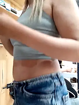 alanna6950 online show from April 10, 2026, 5:28 pm