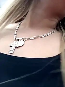 alanna6950 online show from April 18, 2026, 7:51 pm