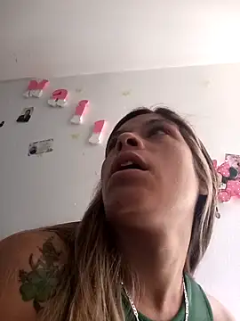 alanna6950 online show from April 19, 2026, 1:43 pm