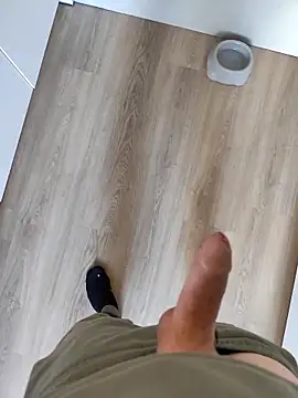 Essie deLona online show from April 21, 2026, 7:03 am