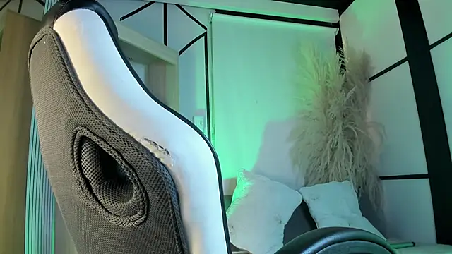 Snapshot of LizzyBrooks_ chatting on March 27, 2026, 8:26 am LizzyBrooks online show from March 27, 2026, 8:26 am