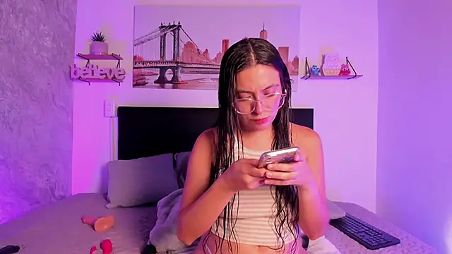 Snapshot of SofiaLujan_ chatting on April 29, 2026, 11:55 pm SofiaLujan online show from April 29, 2026, 11:55 pm