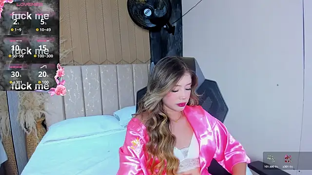 EmilyJohnsoon online show from April 11, 2026, 8:46 pm