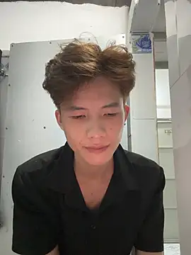 Nguyencuong1999 online show from May 5, 2026, 9:06 am