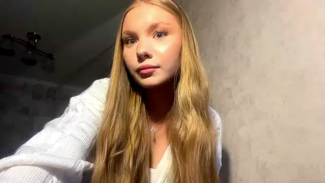 Snapshot of CarolineNine chatting on April 24, 2026, 3:36 pm CarolineNine online show from April 24, 2026, 3:36 pm