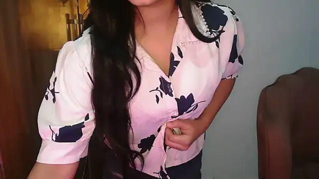 Snapshot of urvashi_rai chatting on August 4, 2026, 4:04 am urvashi rai online show from August 4, 2026, 4:04 am