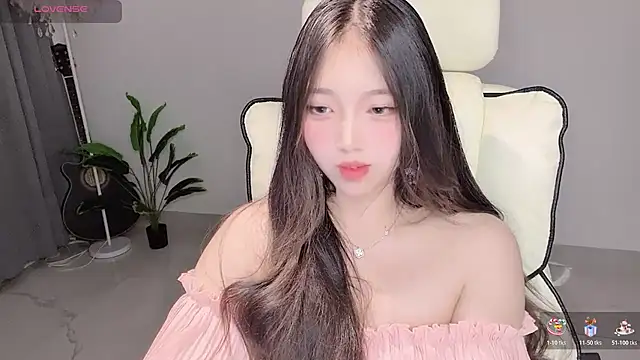 Yukiy8877 online show from May 6, 2026, 1:05 pm