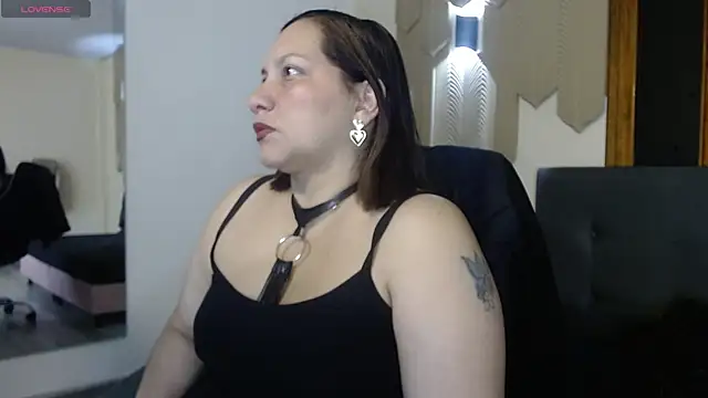 mia coral1 online show from April 13, 2026, 3:45 am