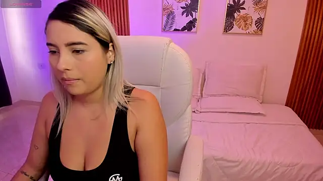 shadixa Luxxx online show from April 13, 2026, 1:49 pm