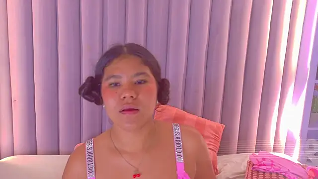 Snapshot of AhslyEvans__ chatting on June 11, 2026, 12:32 am AhslyEvans online show from June 11, 2026, 12:32 am