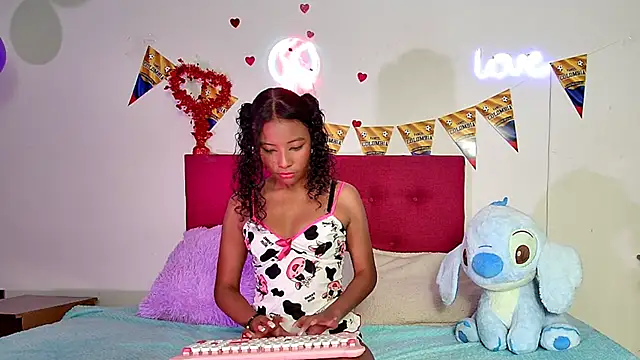 Snapshot of Ellie_Cute7 chatting on July 13, 2026, 7:38 pm Ellie Cute7 online show from July 13, 2026, 7:38 pm