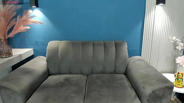 Snapshot of violetandrade chatting on April 18, 2026, 7:12 am violetandrade online show from April 18, 2026, 7:12 am