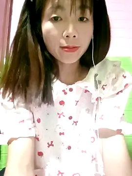 AmyLinee01 online show from April 30, 2026, 8:57 pm
