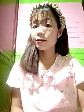 AmyLinee01 online show from May 6, 2026, 3:35 am