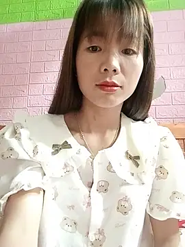 Snapshot of AmyLinee01 chatting on August 8, 2026, 11:23 am AmyLinee01 online show from August 8, 2026, 11:23 am