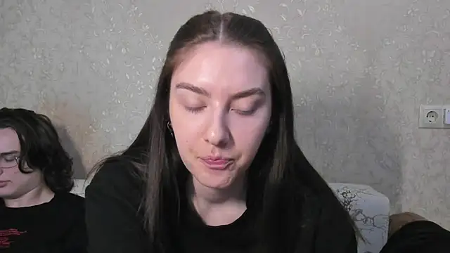 muuur love231 online show from April 4, 2026, 1:52 pm