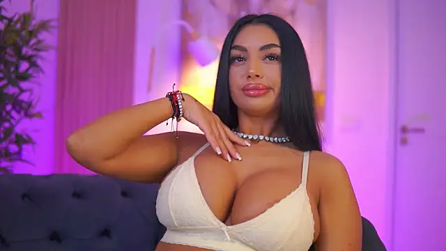 LatinaMorene online show from April 16, 2026, 9:39 pm