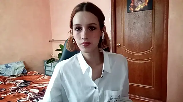 SirenFrost online show from June 25, 2026, 3:27 pm