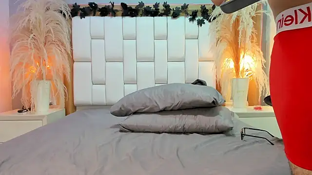 Snapshot of DylanLuxe chatting on April 15, 2026, 2:40 am DylanLuxe online show from April 15, 2026, 2:40 am