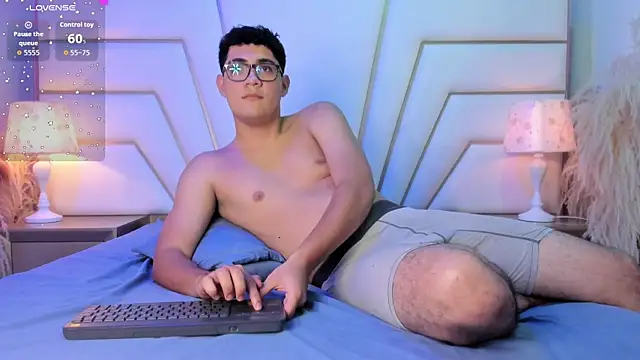 Snapshot of DylanLuxe chatting on April 16, 2026, 3:29 am DylanLuxe online show from April 16, 2026, 3:29 am