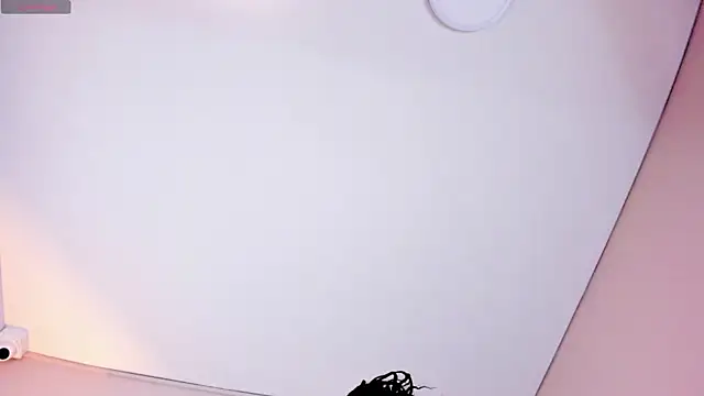 andreazoe online show from June 19, 2026, 2:32 pm