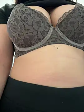 Supremegirlvibes online show from April 19, 2026, 7:49 pm