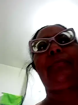 sexymomsn online show from April 5, 2026, 12:02 pm