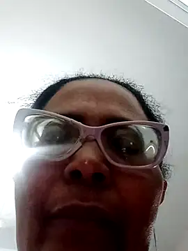 sexymomsn online show from April 15, 2026, 6:15 pm