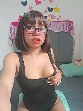 Snapshot of Lucy_Em chatting on July 19, 2026, 1:48 pm Lucy Em online show from July 19, 2026, 1:48 pm