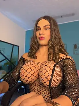 Snapshot of Honey__kiss chatting on July 14, 2026, 11:32 pm Honey kiss online show from July 14, 2026, 11:32 pm