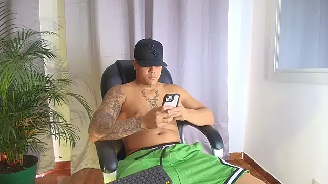 Snapshot of Pedro_x777 chatting on July 9, 2026, 7:07 pm Pedro x777 online show from July 9, 2026, 7:07 pm