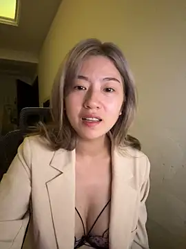 Olivia PINK0322 online show from May 9, 2026, 3:17 pm