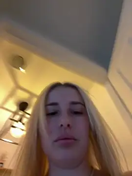 EloiseeUKK online show from March 24, 2026, 7:24 am