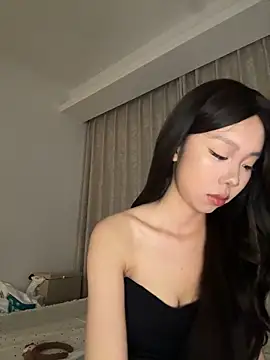 Snapshot of jolie_33 chatting on May 31, 2026, 1:18 pm jolie 33 online show from May 31, 2026, 1:18 pm