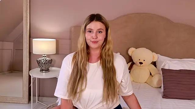 CharlotteAtwoood online show from June 14, 2026, 4:09 pm