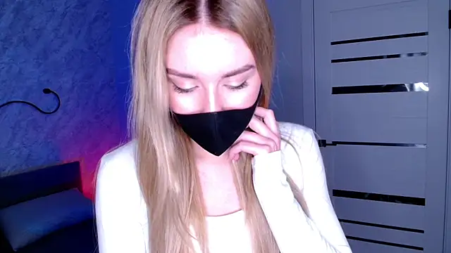 Snapshot of LulyDOLL chatting on April 8, 2026, 6:24 am LulyDOLL online show from April 8, 2026, 6:24 am