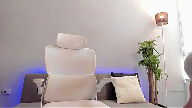 hashi wood online show from April 13, 2026, 4:34 pm